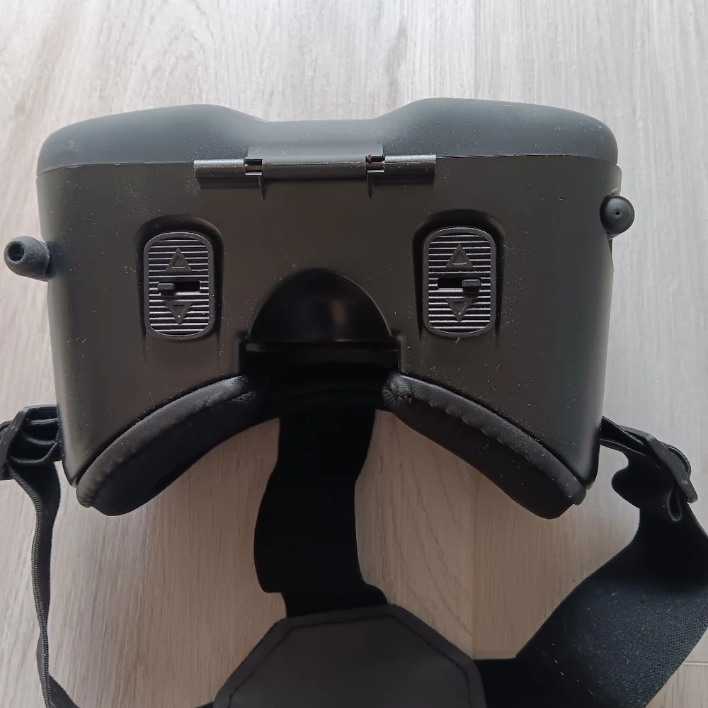Tzumi Dream Vision Virtual Reality Glasses Headset Headstrap Dust Bag Black